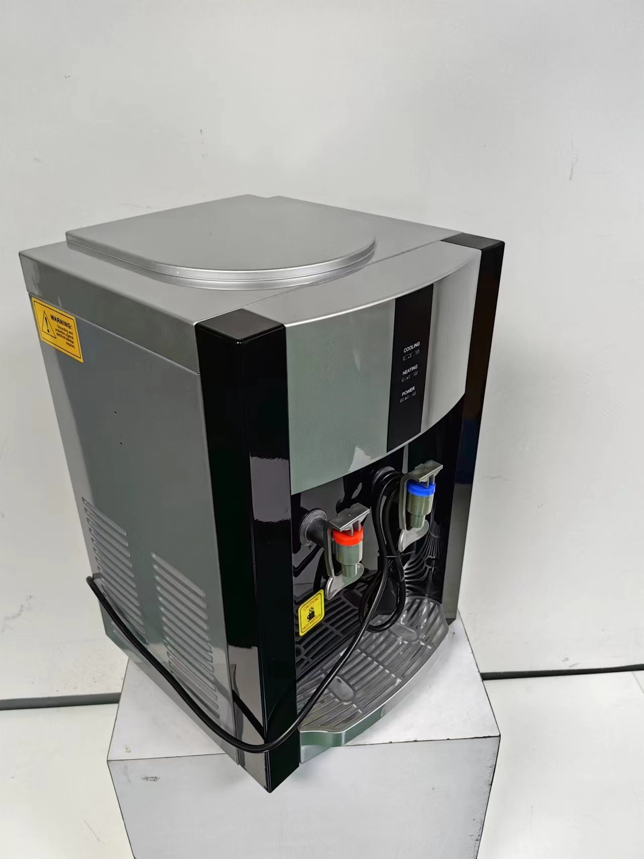 2 Liter Capacity Countertop Hot And Cold Water Dispenser CE Certified