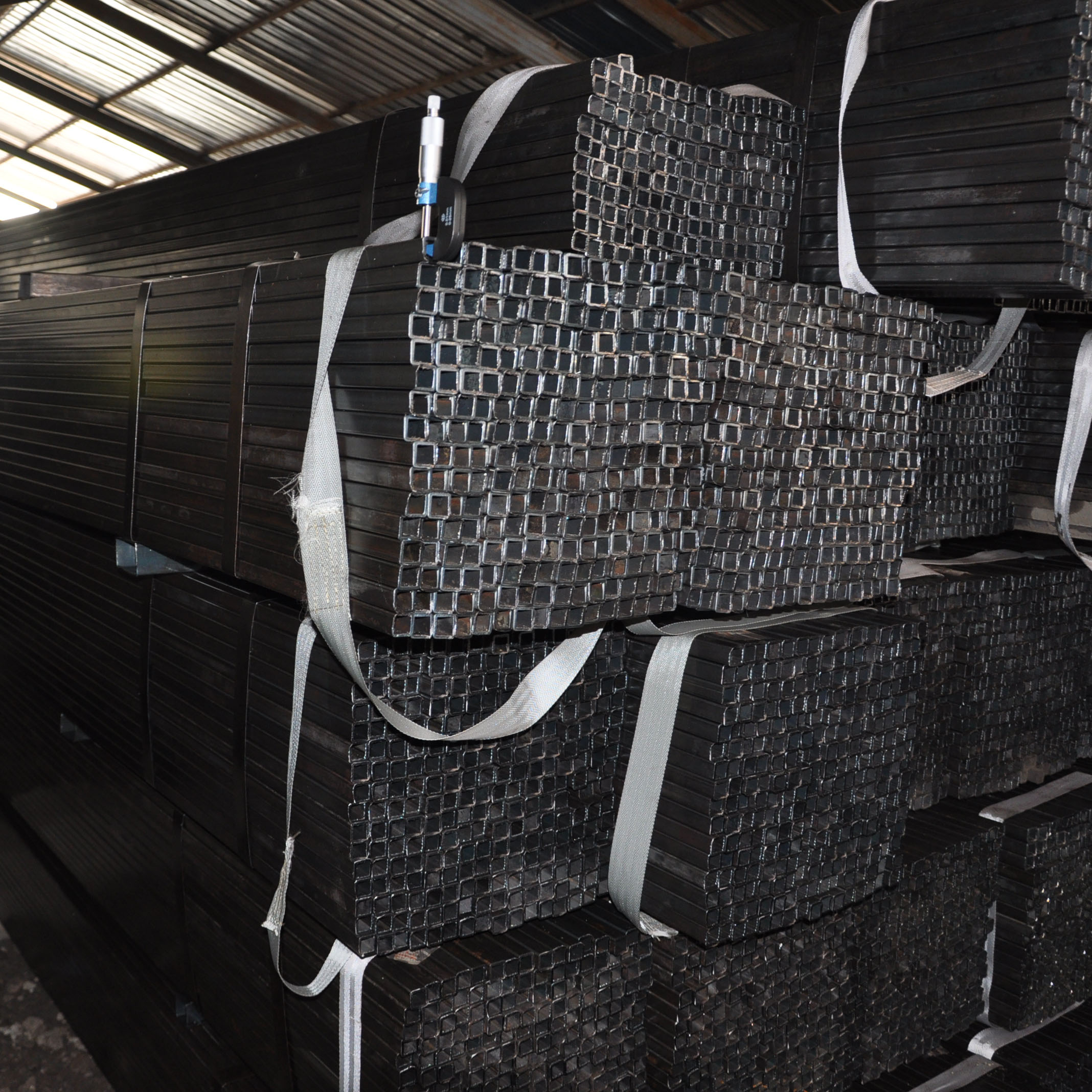 AiSi 2.5mm Black Iron Square Tubing 2 X 2 Galvanized Square Tube JIS
