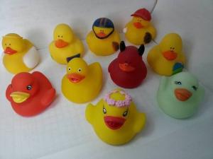 Quality Bath Floating Mini Rubber Ducks Harmless Holiday Design For Children Gifts wholesale