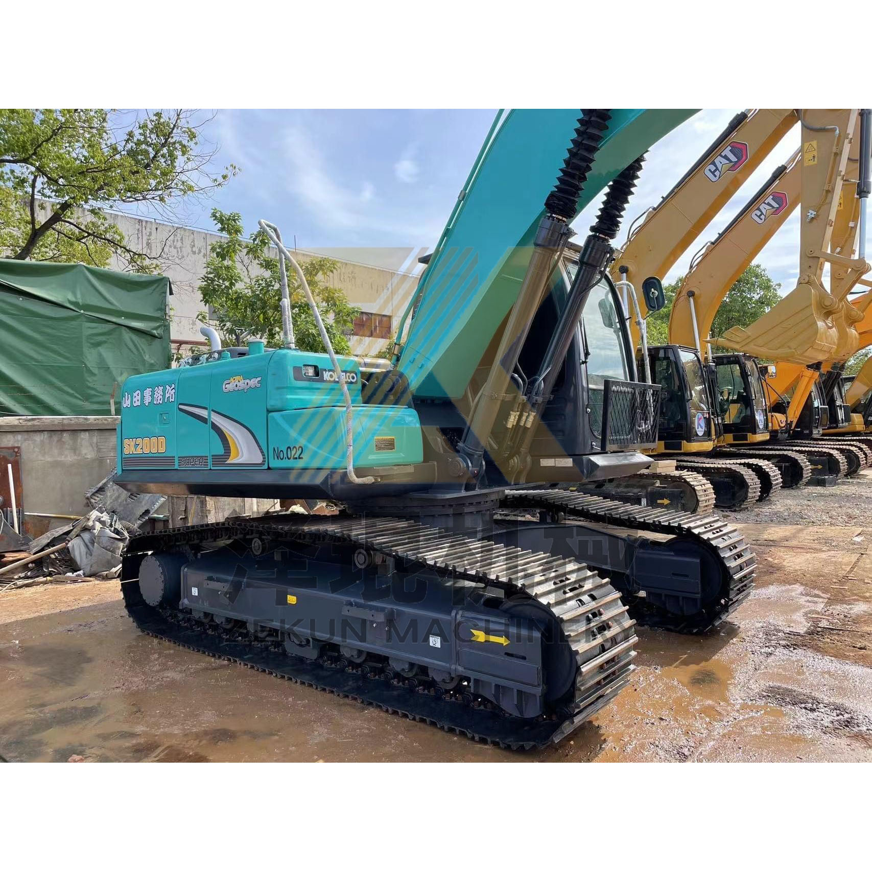 Good Used Kobelco SK200-8 Excavator 114KW with Hydraulic Pump