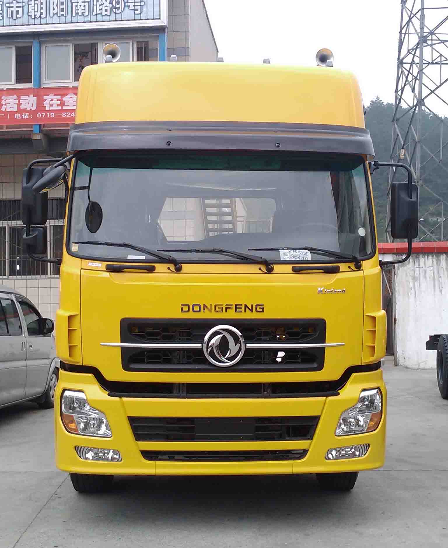 Dongfeng 6x4 High Roof Customized Tractor Truck for 10 Wheel Trailer Rear Camera 360°