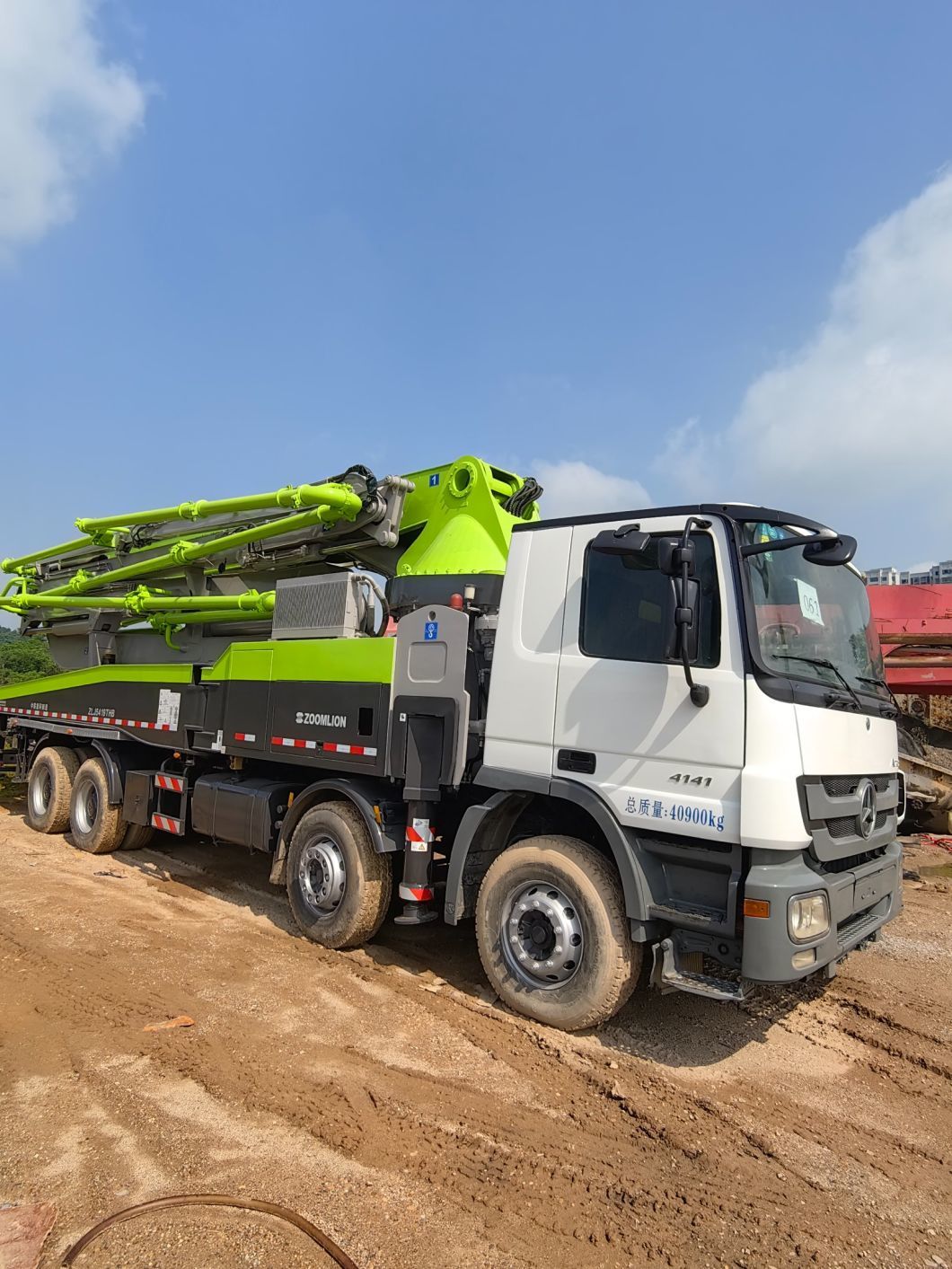 High Quality Brand Renovated 2012 Zoomlion 49m Concrete Pump Mounted Concrete Pump on Benz Truck Factory Directly Sale