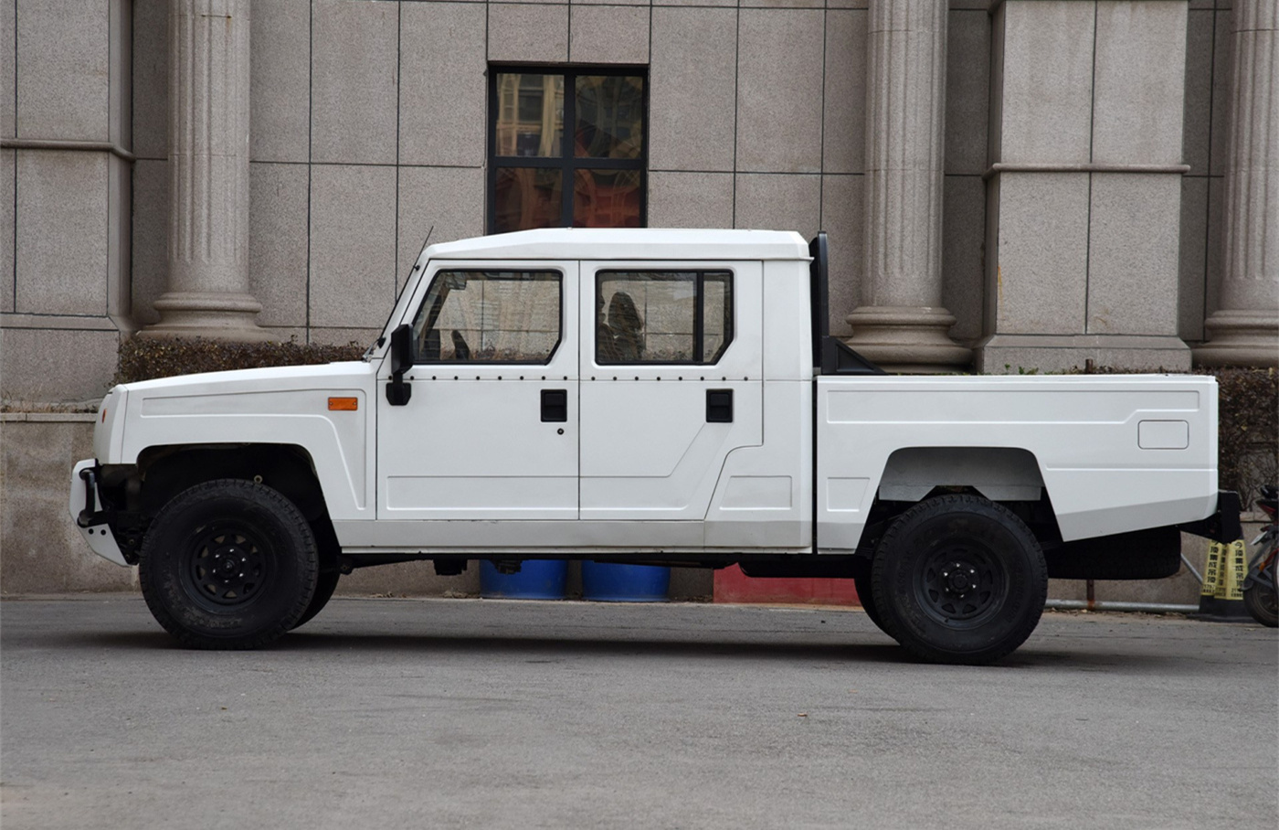 Double Row Diesel 4x4 Off-Road Pickup Truck with Air Suspension Driver's Seat