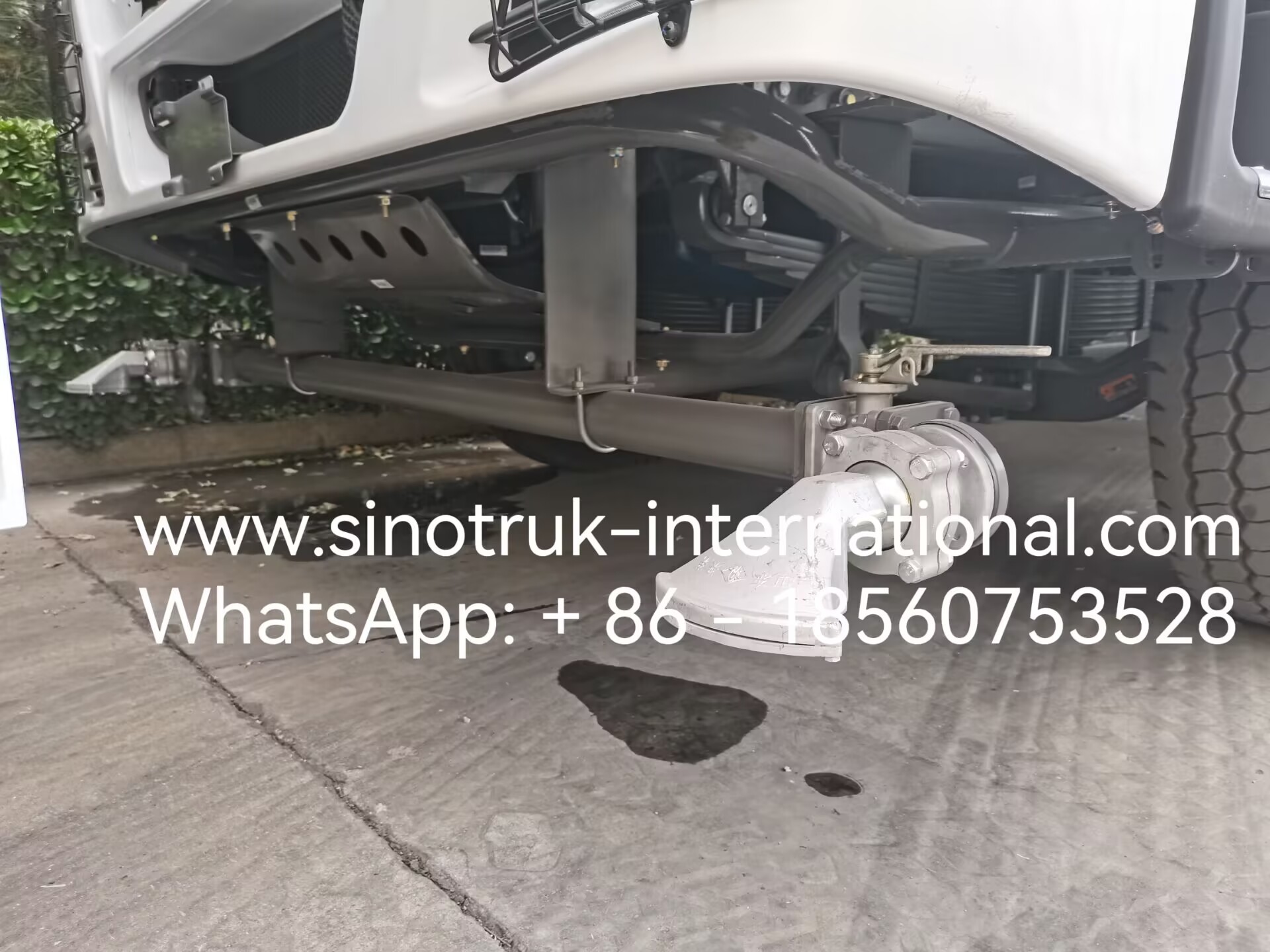 Sinotruk HOWO White RHD 6x4 Water Tank Truck ZZ1257V4347B1 With High Pressure Flush Function