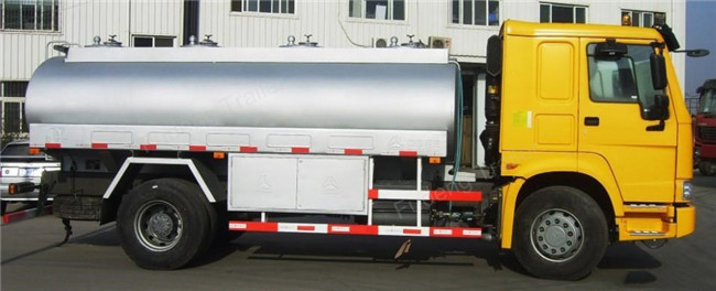 Heavy Duty Water Tanker Truck 10001 - 20000L Volume 6 × 2 4 × 4 Drive Wheel
