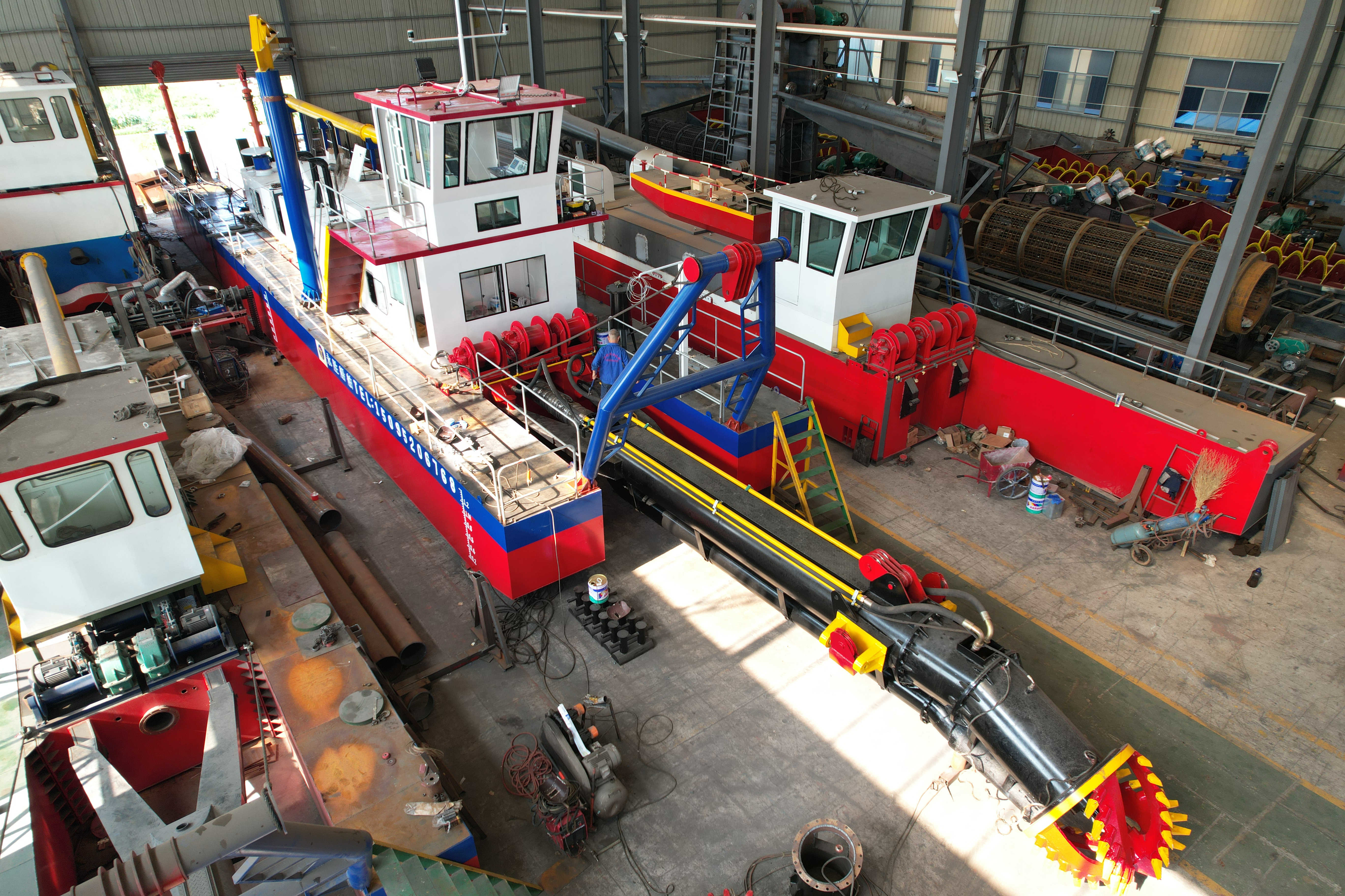 Hydraulic Driven Spud System Dredging Vessel for Customizable LOA