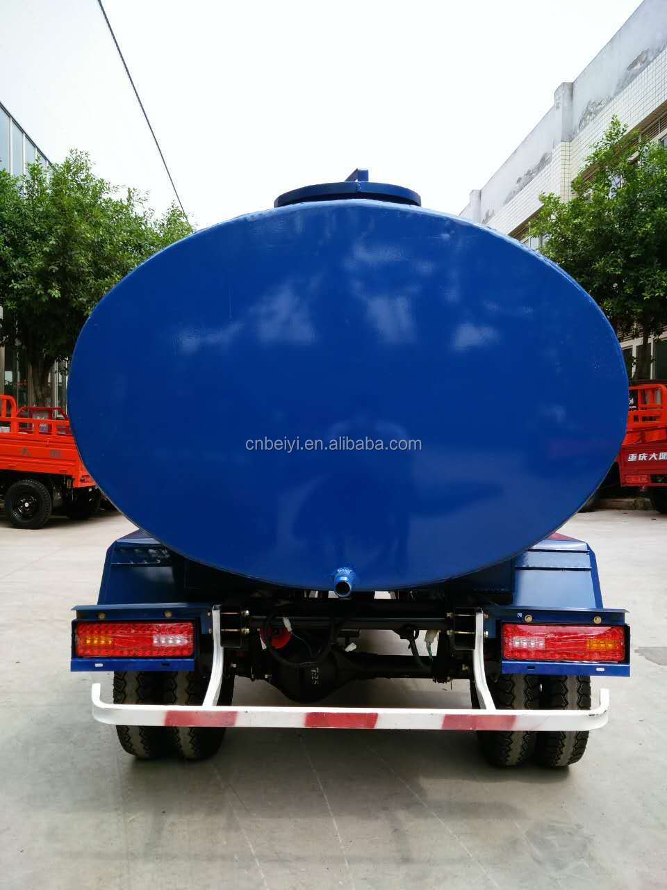 1 Reverse Gearshift Water Tank Tricycle for Fire Protection and Cargo Delivery