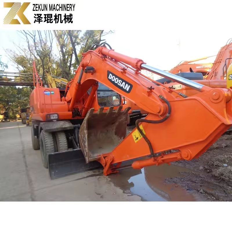 Used Doosan DH150W-7 Wheel Excavator in Dubai with 0.57m³ Bucket