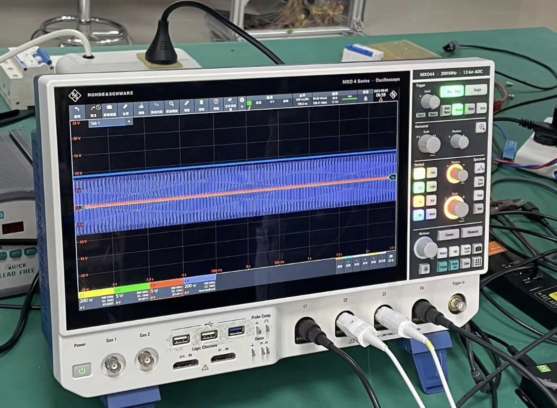Rohde and Schwarz MXO44 Digital Oscilloscope 4 Channel 200 MHz in full working conditions