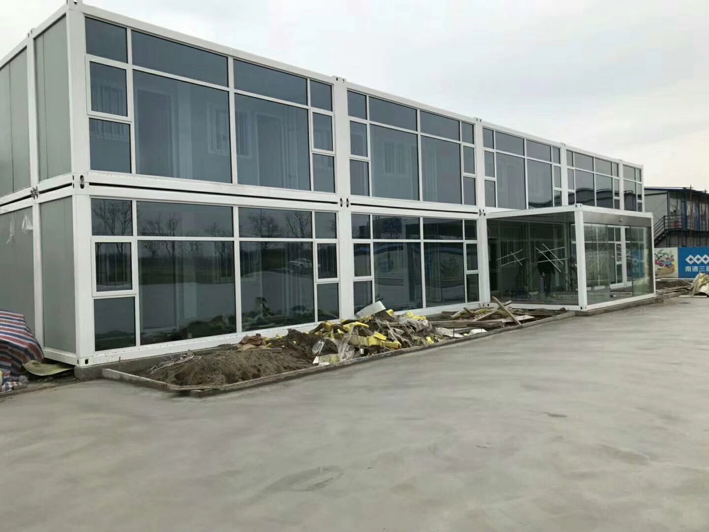 2024 Modern Steel Flat Pack Container House Pre-Construction Labor Dormitory Customizable Ready-Made Living Space