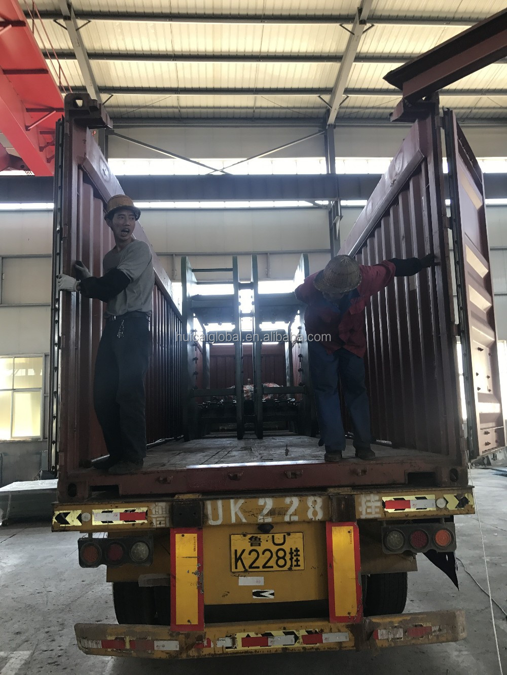 Plate Vulcanizing Press Machine for Rubber Mat Production in Manufacturing Plant