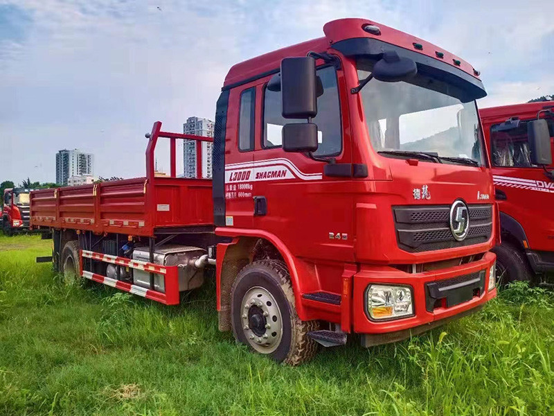 SHACMAN 4*2 10ton Light Truck Right Hand Drive Cargo Truck L3000 Steel Box Truck