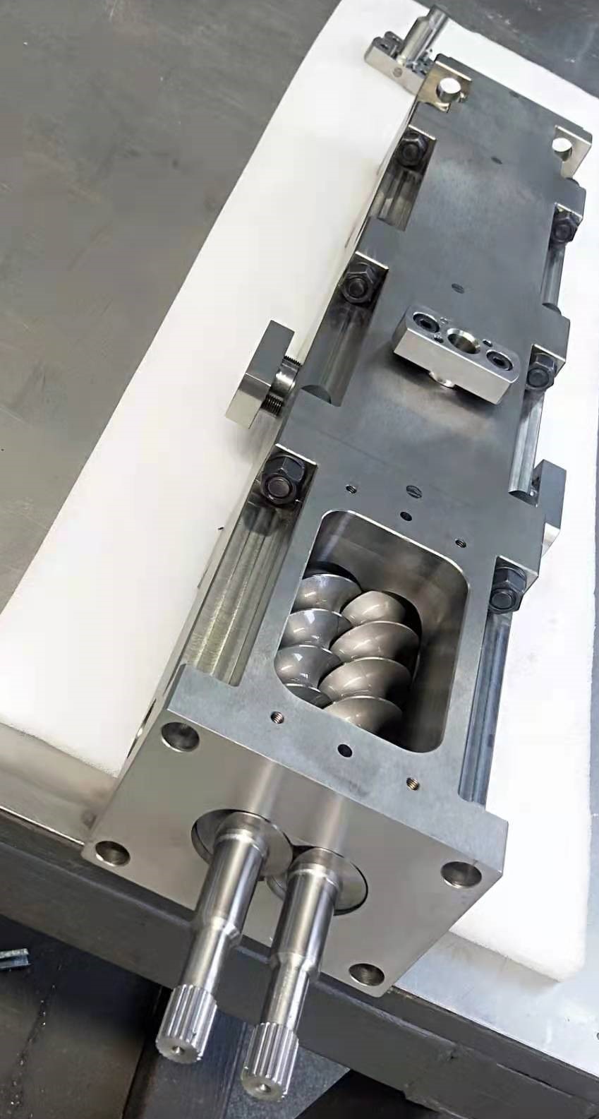 High Feed Capacity Screw Extrusion Side Feeder For Puffed Food Twin Screw Extruders