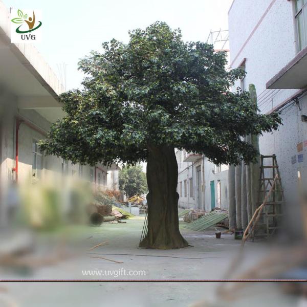 UVG Huge decorative artificial evergreen trees with banyan leaves for outdoor