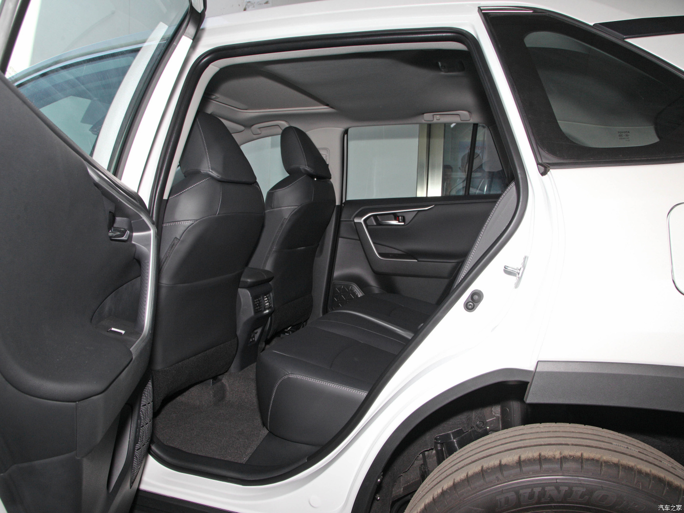 2024 TO-YOTA RA-V4 Suv at Affordable with Rear Suspension Multi-link and Front Window Electric One Key lifting