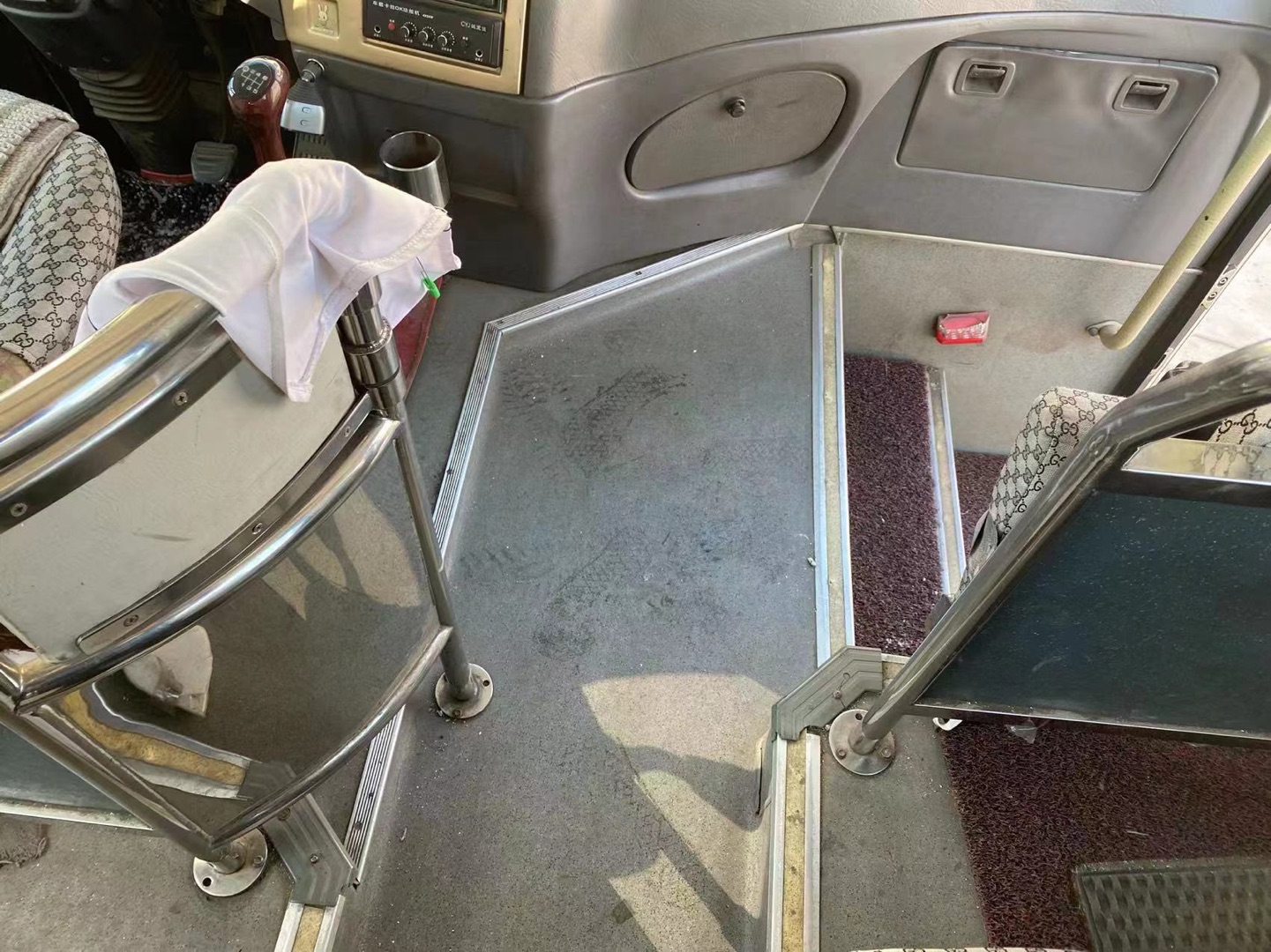 Manual Transmission Used 12m Diesel Buses for Luxury Coach Travel Convenience
