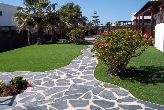 High Ranking Residential Fake Grass Flat Shape Permeable Office Decorative