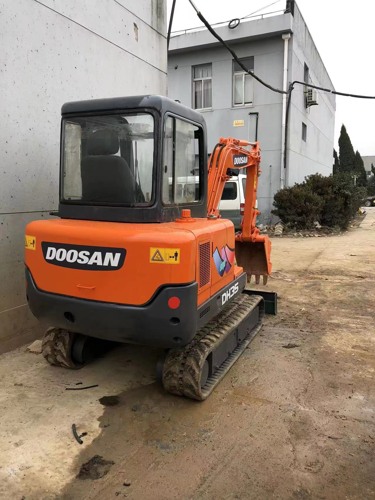 Used Original Doosan Dh35 High Performance Dh35-7 Hydraulic Japanese Excavator 3 Ton for Sale