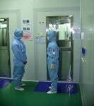 2people Enter Air shower for Cleanroom Entrance