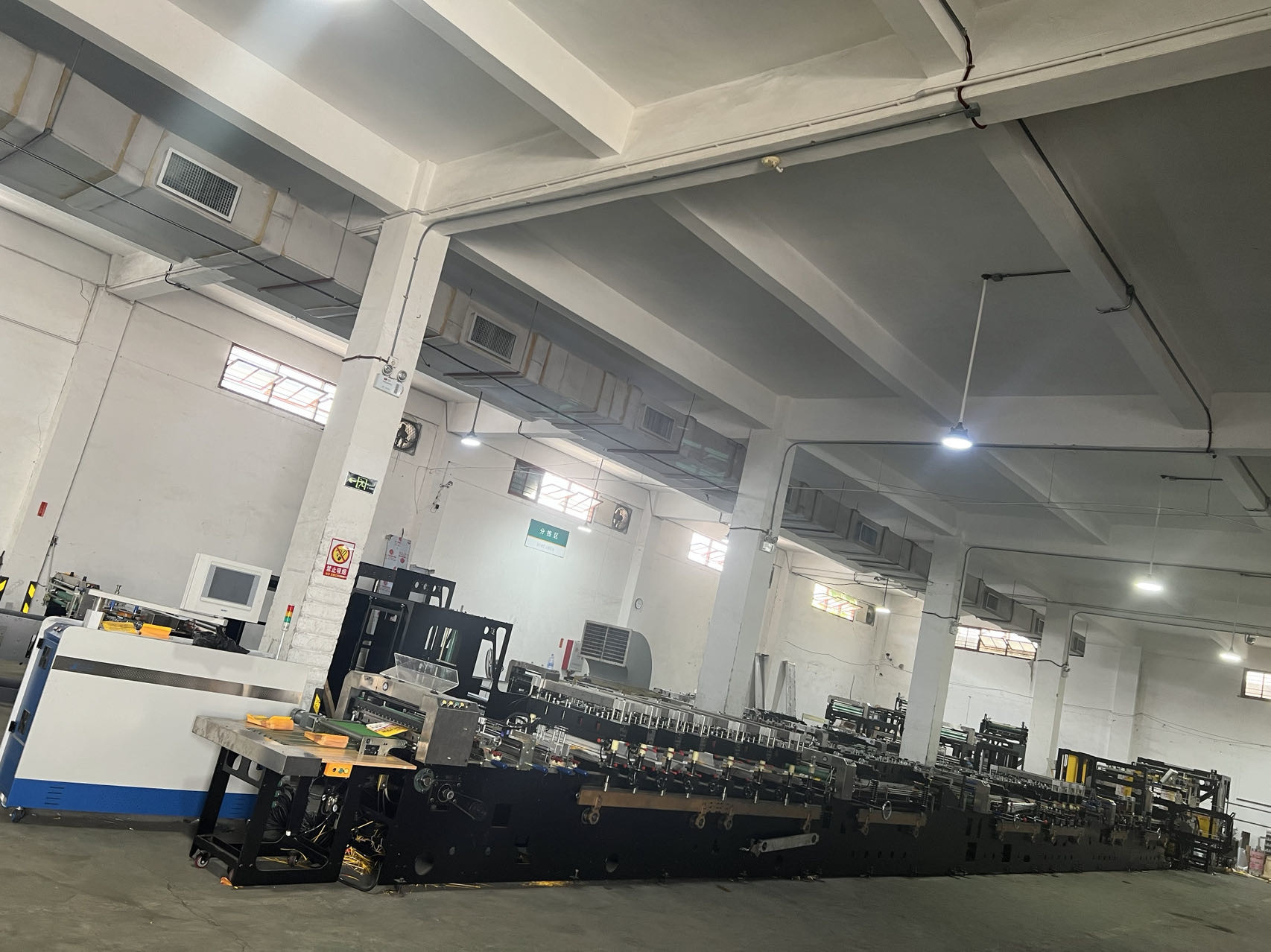 Touch Screen Operation Sqaure Bottom Pouch Making Machine OEM ODM