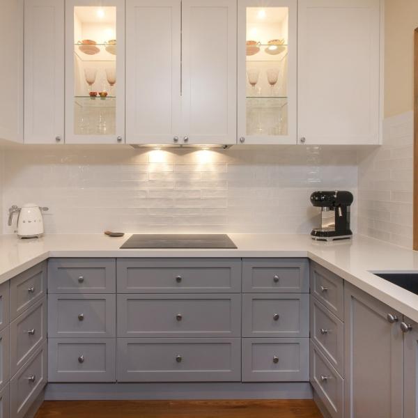 Custom Size European Style Kitchen Wall Cabinet with Guaranteed and Modern