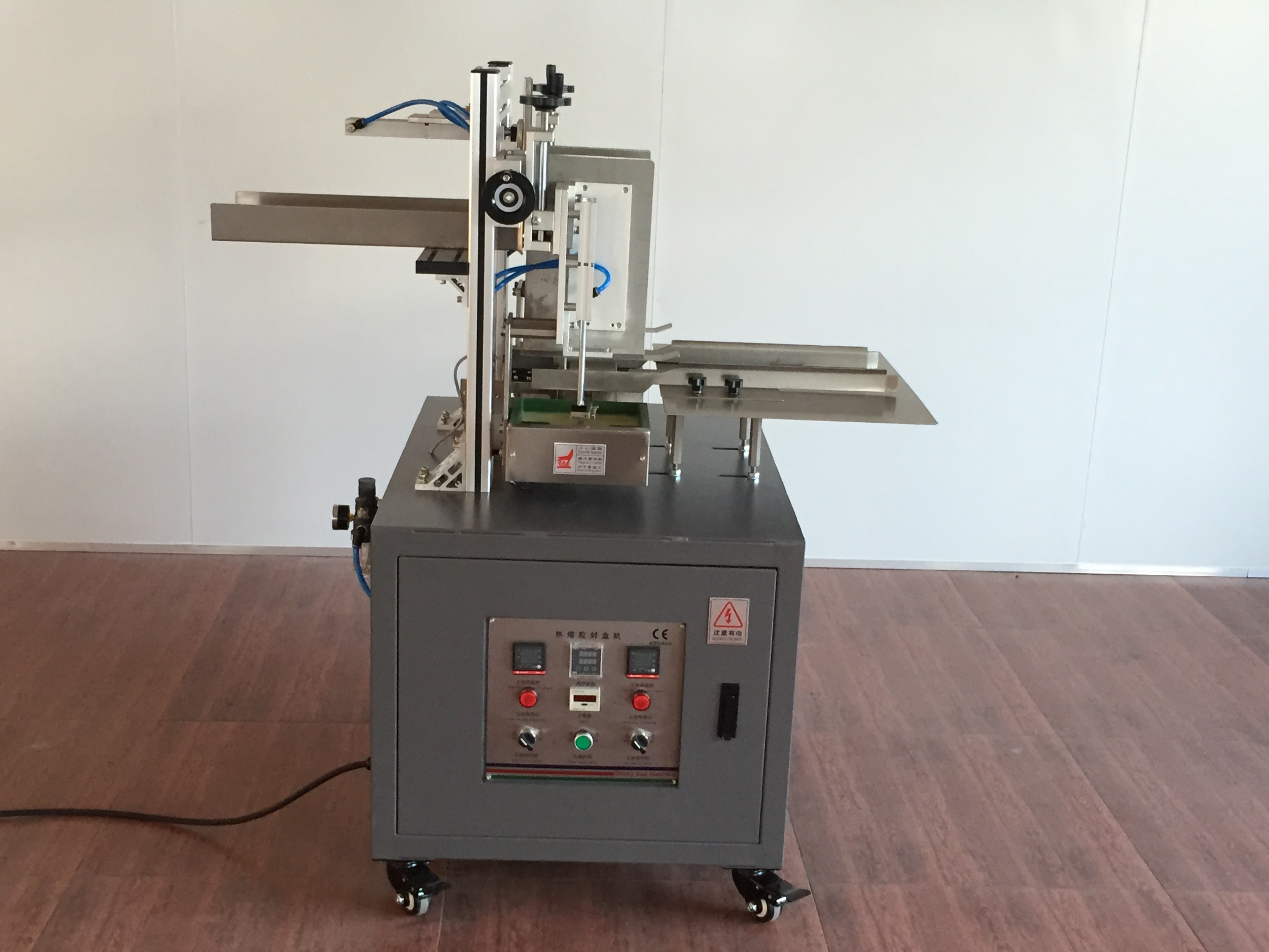 Semi Automatic Facial Tissue Carton Box Packing Machine 36-40boxes/min