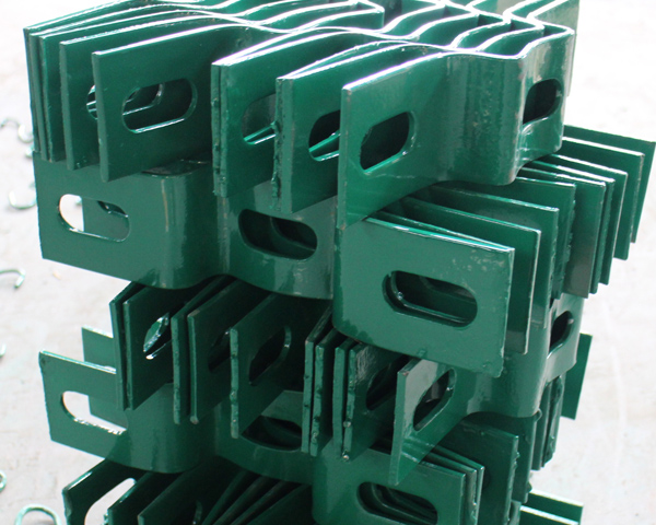 Q235 Q345 Galvanized Steel Highway Guardrail Bracket with Customized Specifications