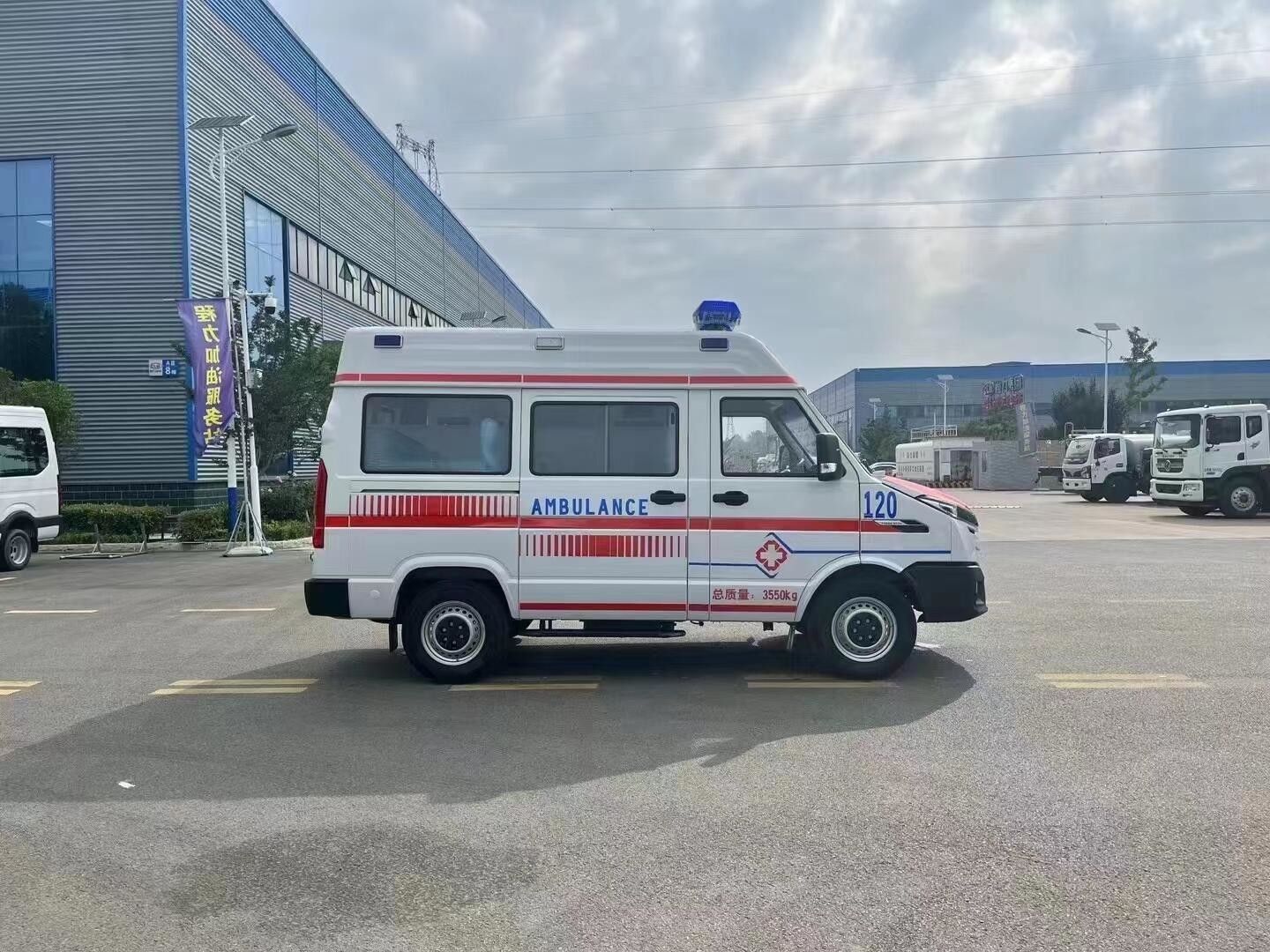 rescue vehicle 3300mm Wheel Base and 2287ml Displacement for Mobile Clinic Vehicle