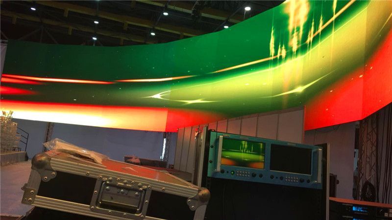 4.81mm Led Curved Display 1920hz High Refresh Rate With Adjustable Angle