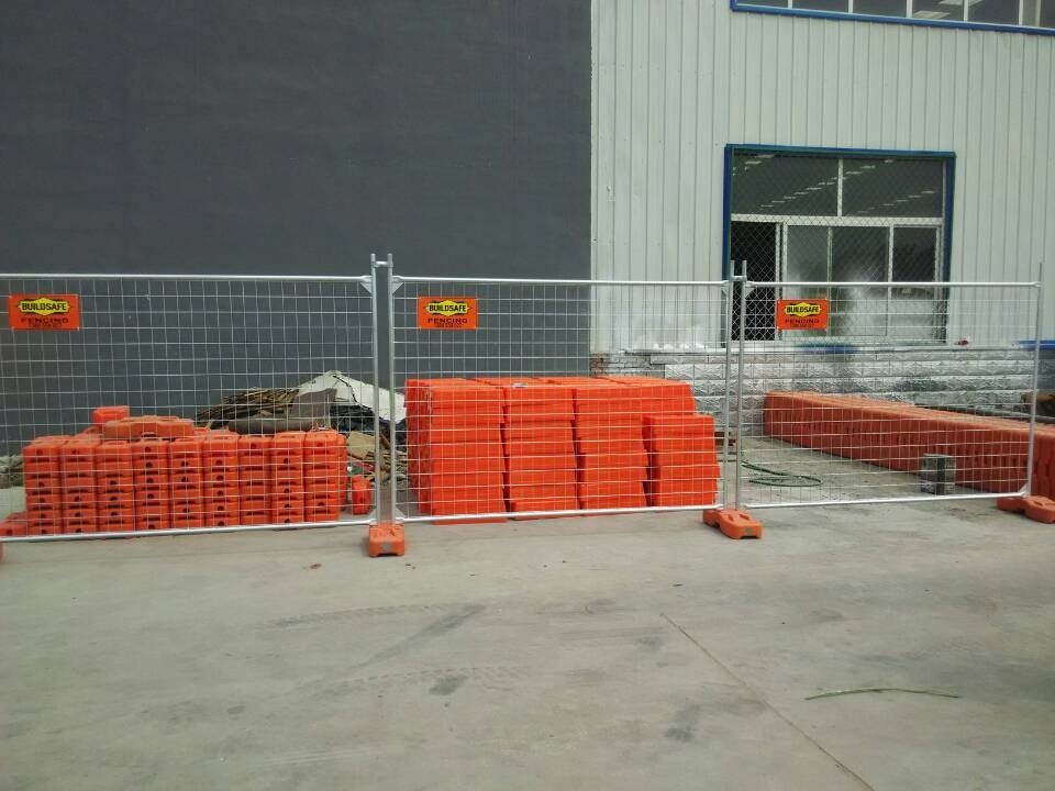 Galvanized Temporary Fence Panels 2.1m*3.5m with brace OD32mm*1.5mm Mesh 60mm*150mm*4.00MM hdg 42 microns /300 gram/SQM