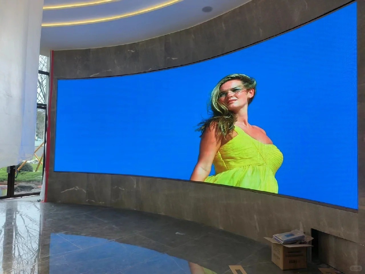 P4 SMD LED Die-Cast Aluminum Screen / Indoor Multi-Color Video Wall LED Display , 3 Years Warranty