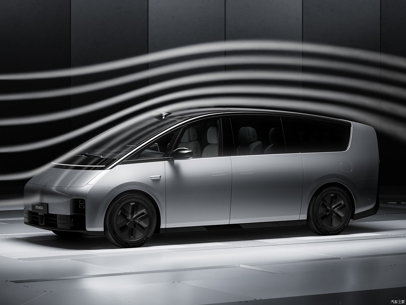 Electric 7 Seat MPV Lixiang Mega Luxury 5-door Body Structure and 4WD Cars with Pure Electric Vehicle
