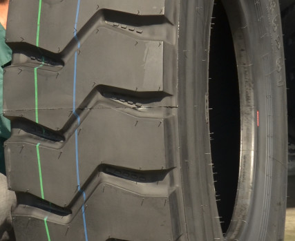 Chinses Factory price Tyres All Steel Radial Truck Tyre AR525 11.00R20