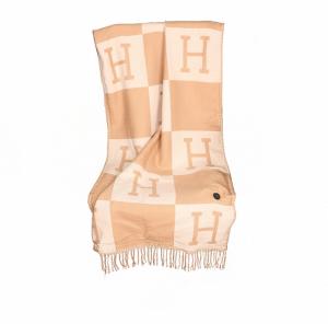 Quality DC 12V 20W Type C Fast warming shawl (scarf) beautiful design and comfortable touch wholesale