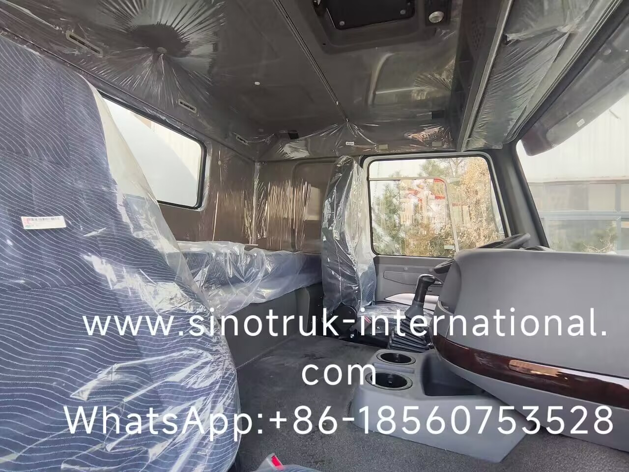SINOTRUK HOWO Sprinkler Water Tank Truck 10-25CBM 6 X 4 Euro 2 400HP