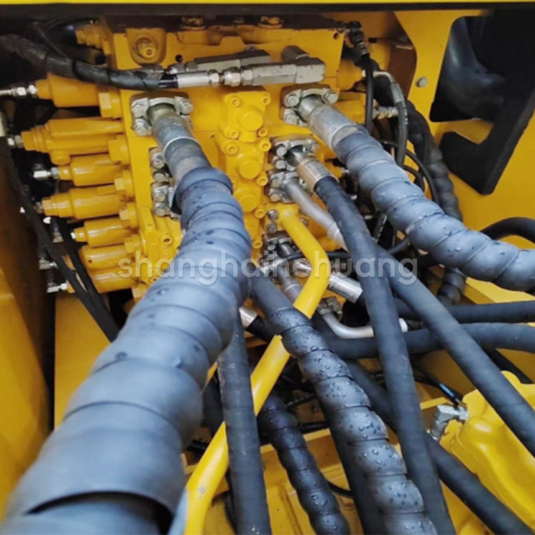 0.8m3 Second Hand Komatsu PC200 Excavator With Original Color And 19900kg Operating Weight
