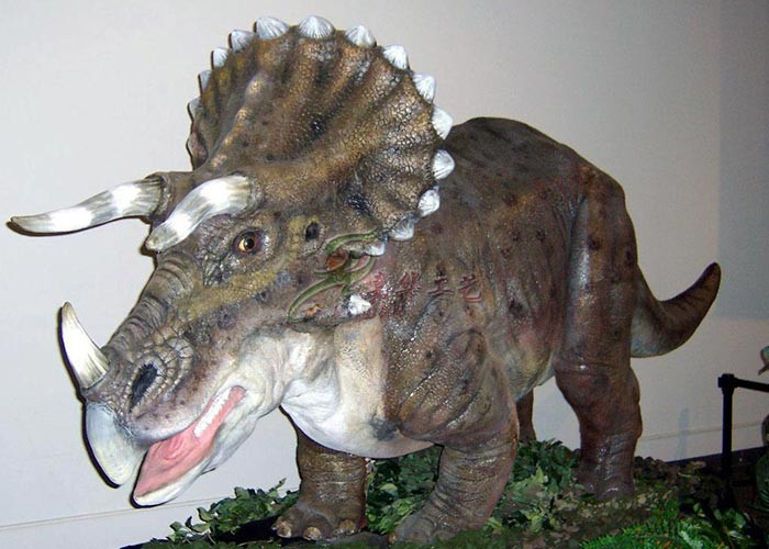 Waterproof Life Size Dinosaur Statue Triceratops For Amusement Park