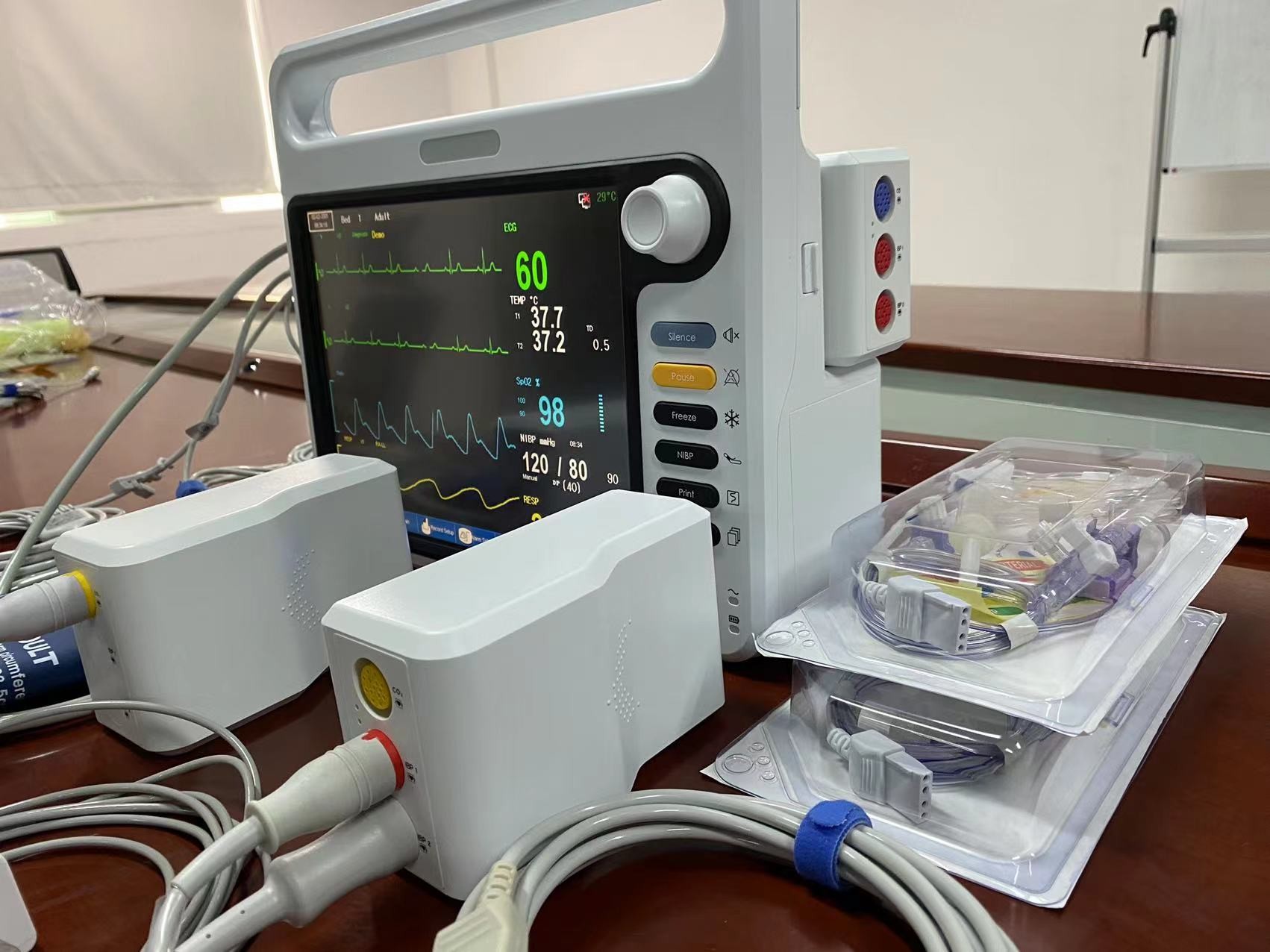 Medical Hospital Modular Patient Monitor Multilingual For Child Neonate
