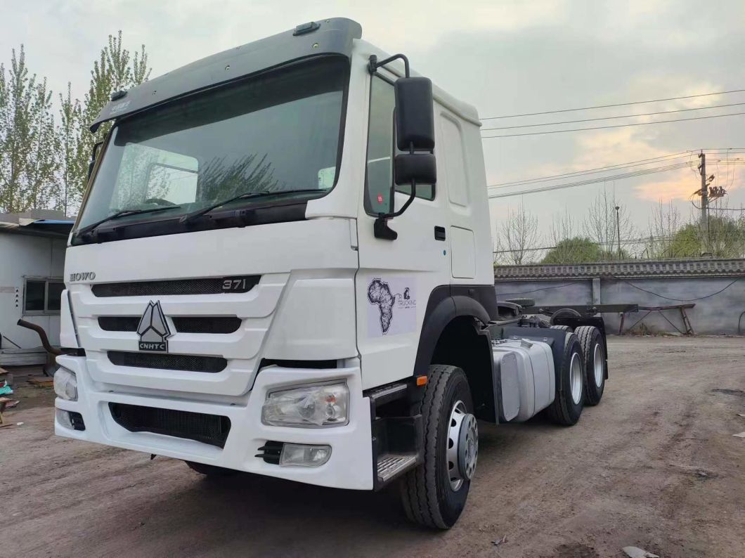 Sinotruck HOWO Tractor Truck 6*4 in White 10 Wheels Hot Sales