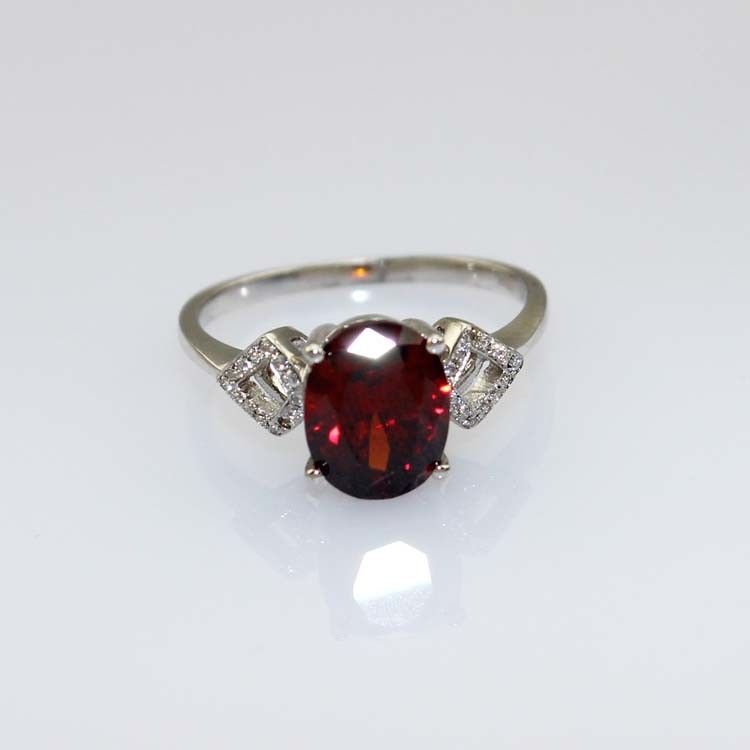 Fashion 925 Silver 7mmx9mm Oval Garnet Ring with Cubic Zirconia(R257)