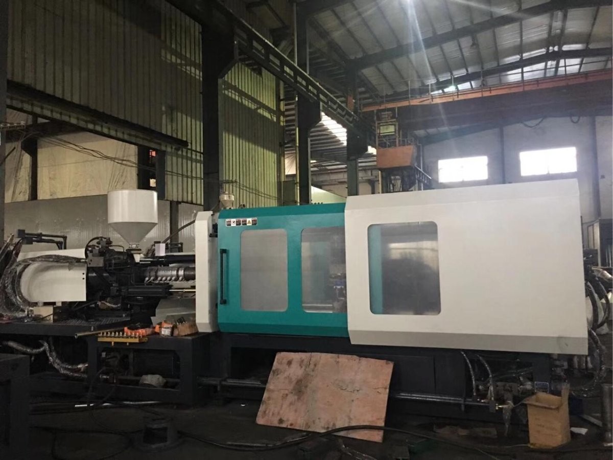 650 Ton Plastic Bucket Making Machine , Injection Molder Machine Full Automatically