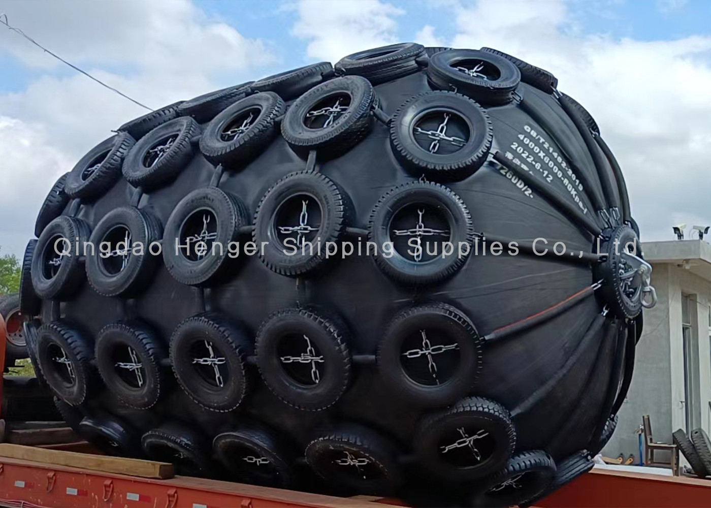 Hull Protect Pneumatic Rubber Fenders Moored To The Pier Or Suspended From Hull