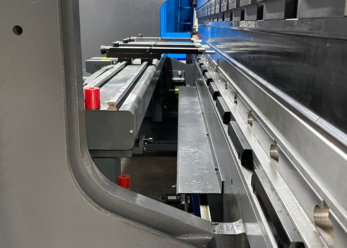 CNC Sheet Bender Hydraulic CNC Press Brake 6+1 Axis DA66T Controller