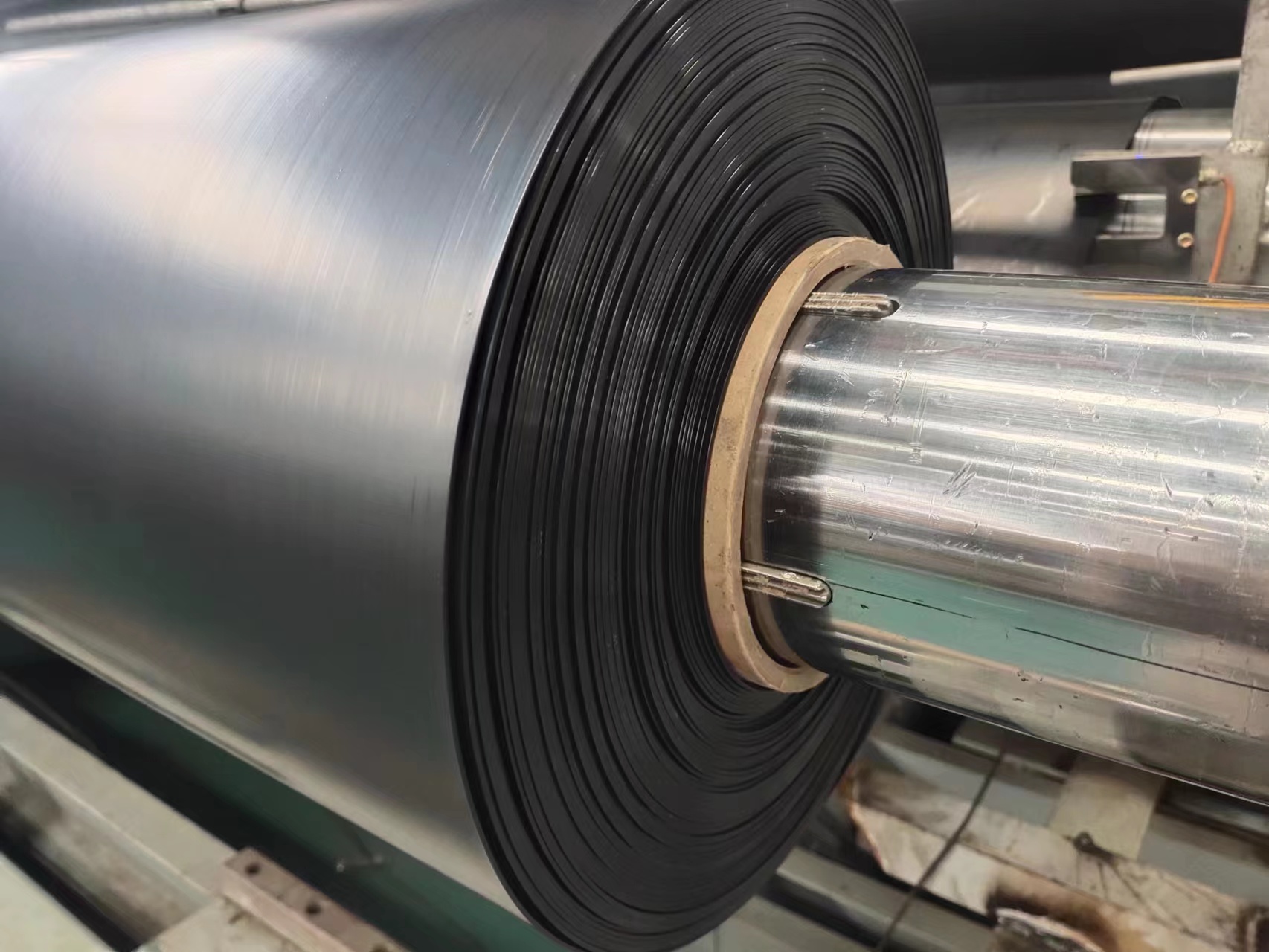 Fish Farm Pond Liner 0.5mm 0.75mm HDPE Geomembrane Plastic Liner Length 50m-200m