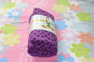 Quality purple anti slip yoga mat towel wholesale