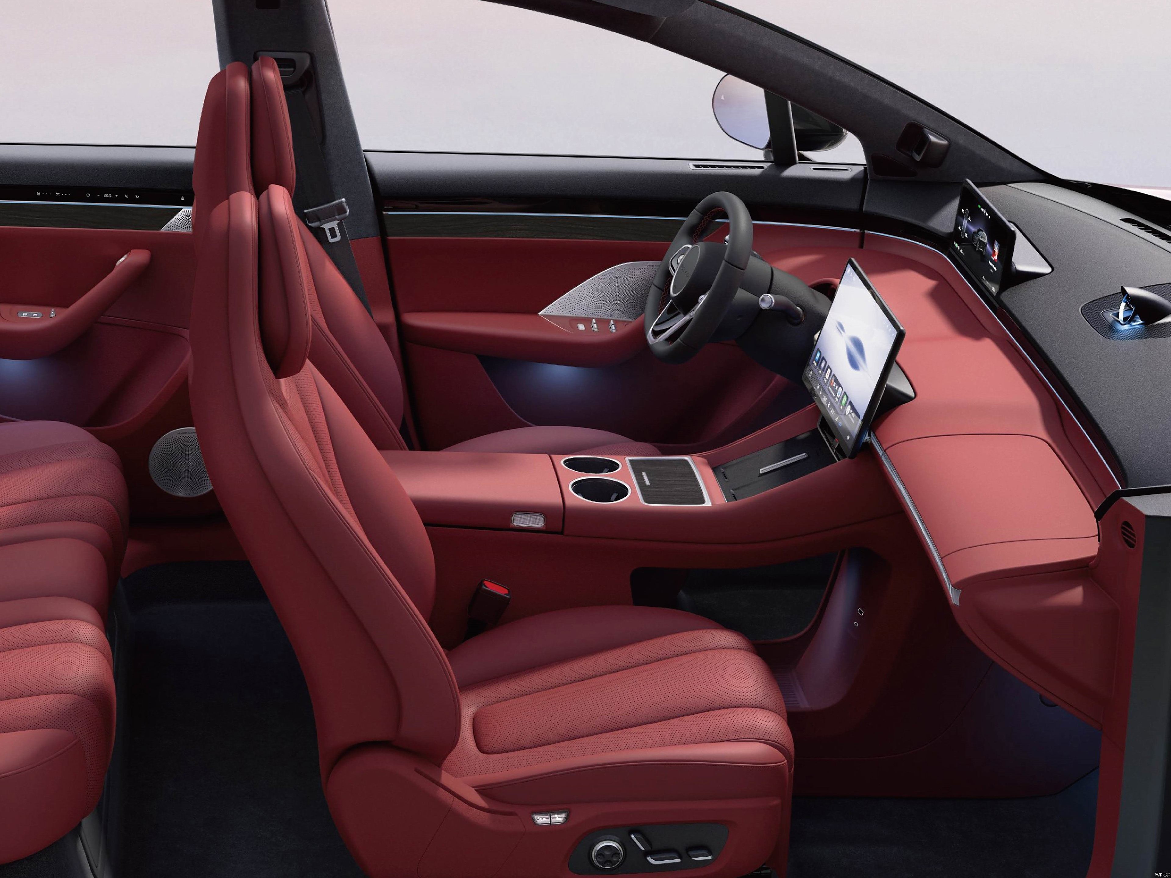 Huawei Luxeed R7 . China's most advanced smart car, with a pure electric range of up to 802KM! China's high-end electric car
