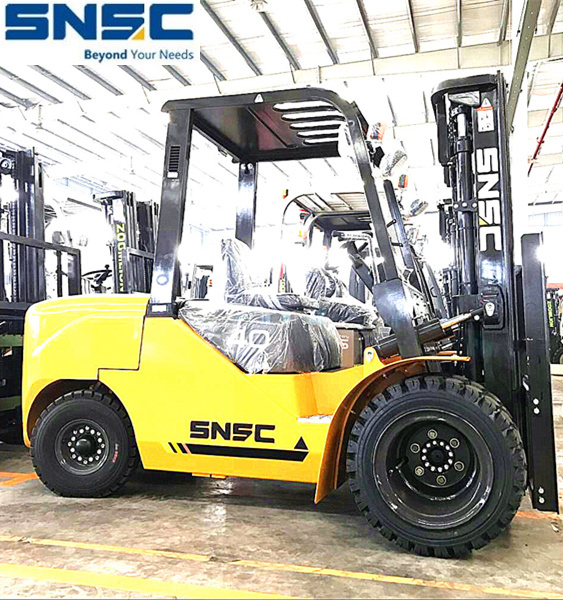 4ton Isuzu Engine Front Double Tyre Z3000mm Mast Diesel Forklift Price