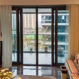 Quality Retractable Screen Door Roller Screen Door Aluminum Frame Mosquito Mesh Folding Screen Door wholesale