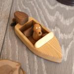 ISO9001 Handcrafted Small Wooden Boat Toy Powerboat Coastal Beach Themed