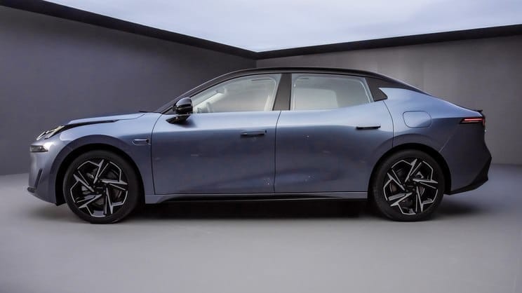 Today Newest Lanched LYNK& CO 07 EM-P 126km Long Range Pro PHEV 160 KW Electric Motor & 350N.m Torque New Energy Vehicle